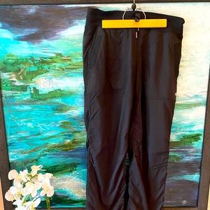 LuLuLemon Dance Studio black jogger lined